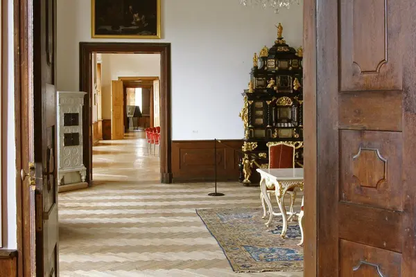 Foto: Touristikinfo Ellwangen Schloss ob Ellwangen, Blick durch die Innenräume